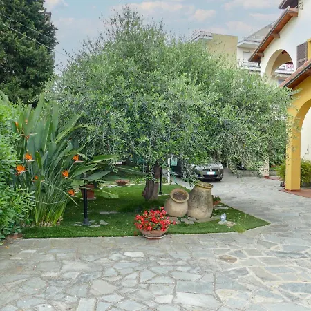 Locazione Turistica Casa Anna 阿尔玛·迪·塔吉亚