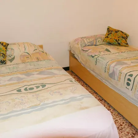 Apartman Locazione Turistica Casa Anna *